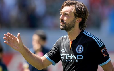 雷速电竞热评-乌克兰队这球裁判尺度不一